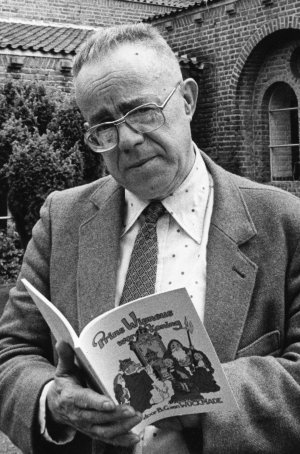 broeder_gregorio_met_boekje
